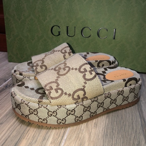 GUCCI WOMEN'S PLATFORM SLIDE never been worn. Brand new, only been tried on. - Picture 2 of 10